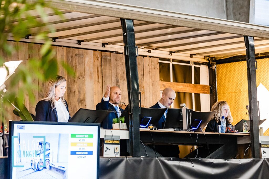 Bidconnect-online-veilingen-golfkarren-autos-machine-materieel-veilingtoog-1600x1067